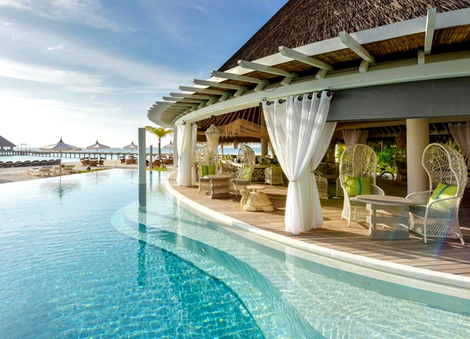 肯尼呼拉岛|卡努呼拉 Kanuhura Maldives,dining时间( 午餐：11:30到16:00 饮料：10：00到22：00 )美食攻略 Cowry Club--无限的池畔吧 ，方便大家选岛（海岸线假期一级代理提供），海岛马尔代夫maldives